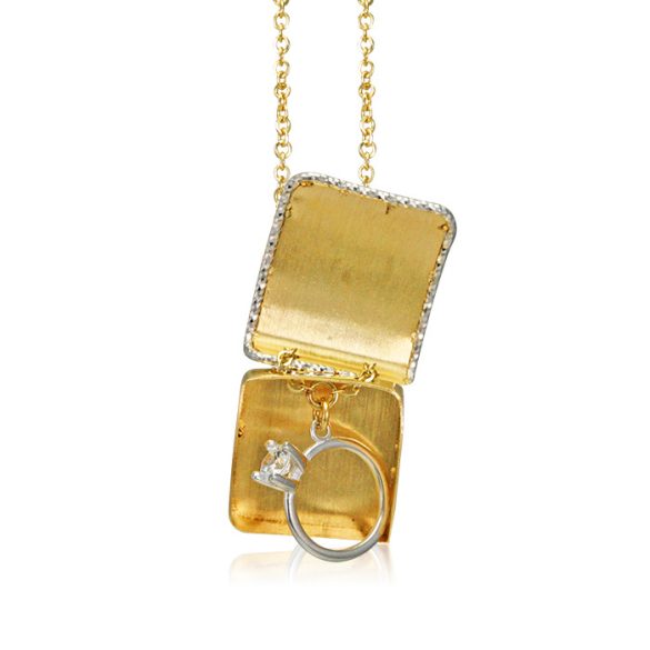 Arany-nyakek-elrejtett-gyuruvel-vesett